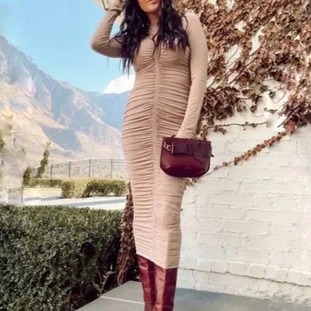 Rachel Parcell Ruched Bodycon Midi Dress in Blush